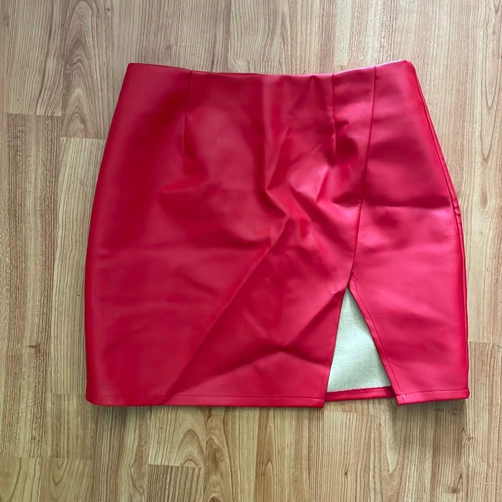 Red leather revolve skirt